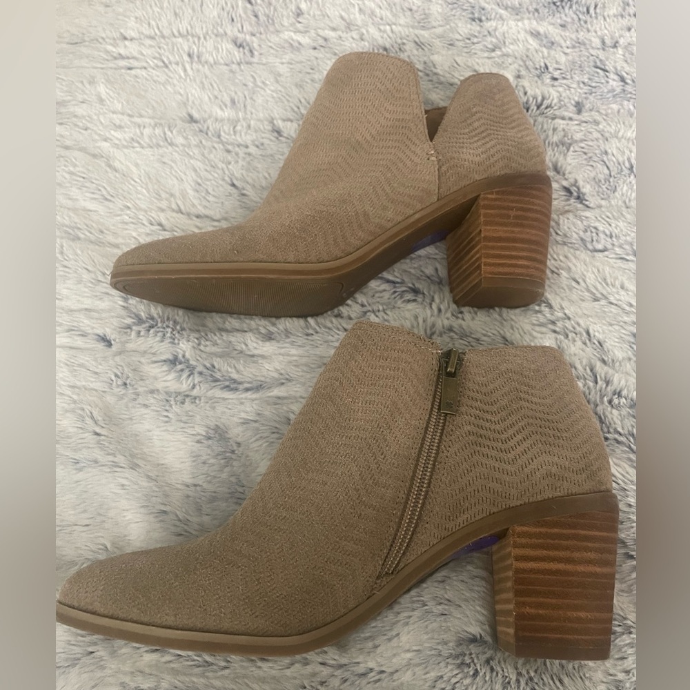Lucky Brand Taupe Parnesa Suede Leather Ankle Sz 8.5 - Picture 6 of 7
